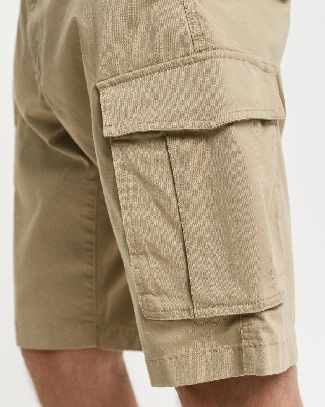 GANT Relaxed Fit Twill Cargo Shorts in Dark Khaki
