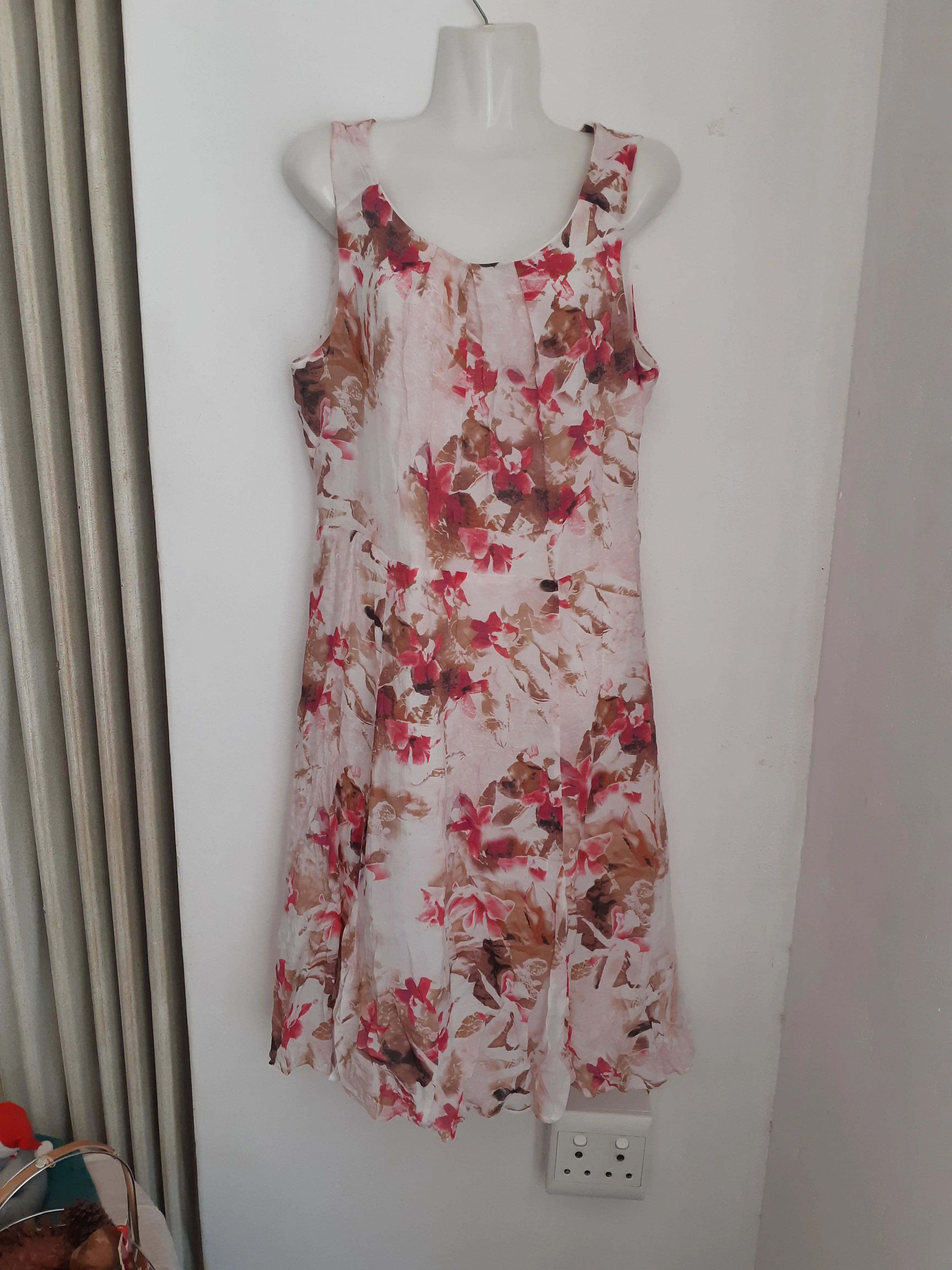 Merien Hall midi floral dress.  Like new.